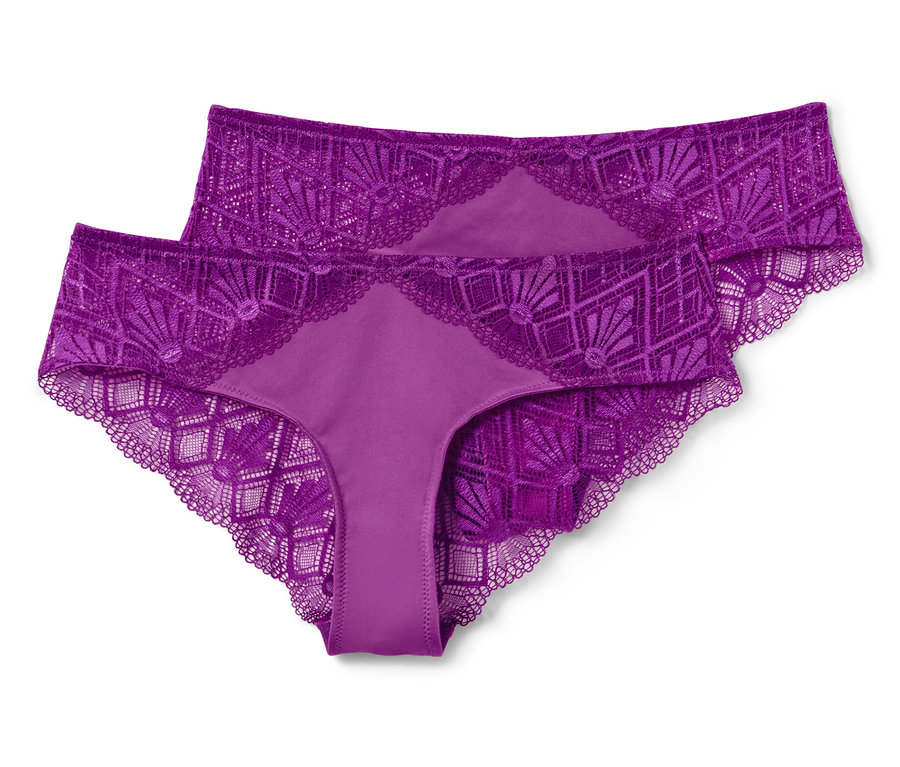 Dwie pary liliowych, koronkowych fig brazylijskich.