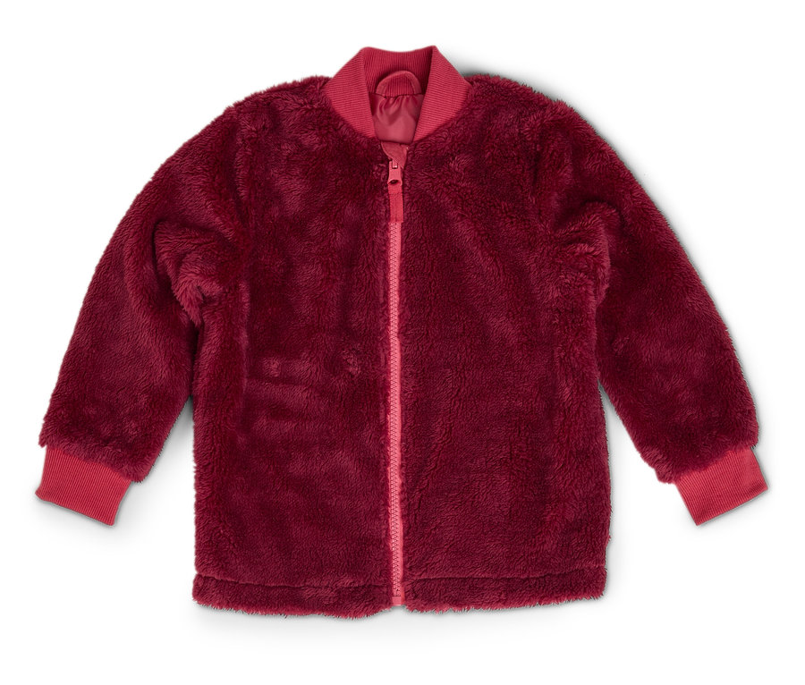 Bordowa, puszysta kurtka z zamkiem błyskawicznym i czerwonymi obszyciami na białym tle.