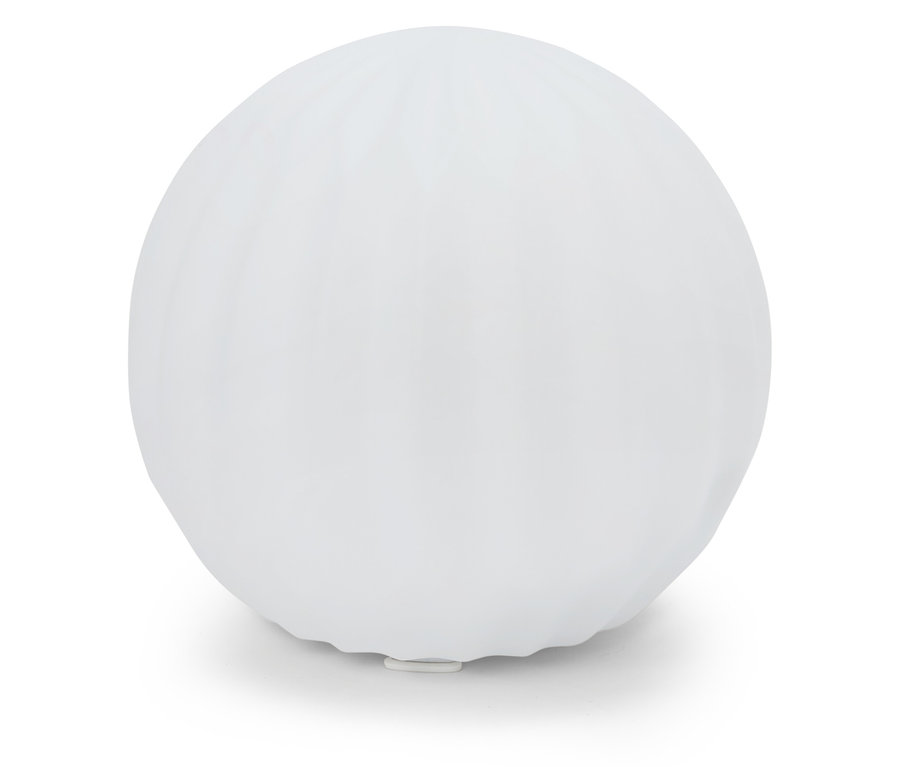 Biała, kulista lampa na białym tle.