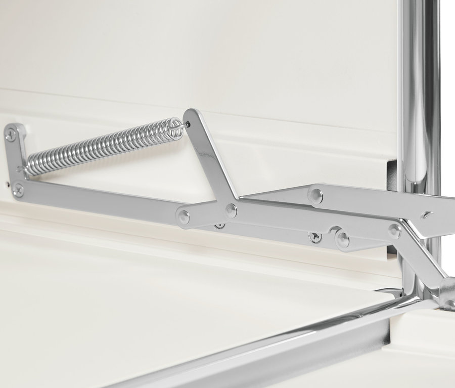 Detajl białej, metalowej garderoby »CN3«.