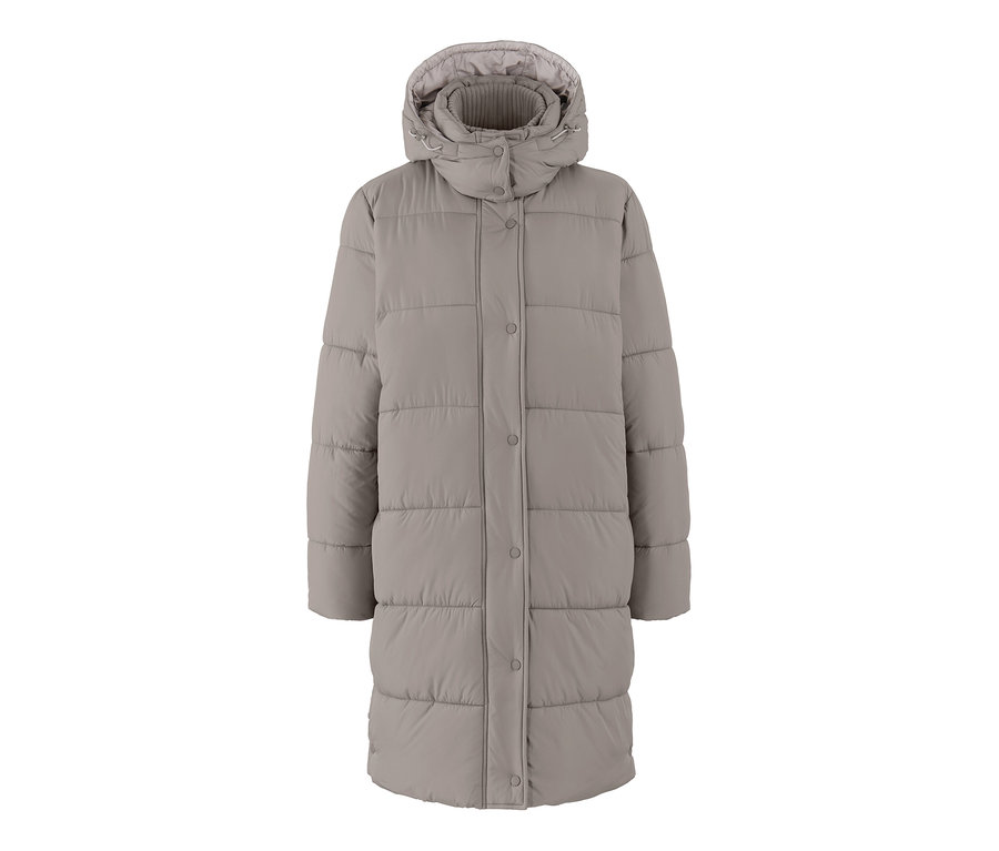 Szarobeżowy płaszcz pikowany z kapturem.