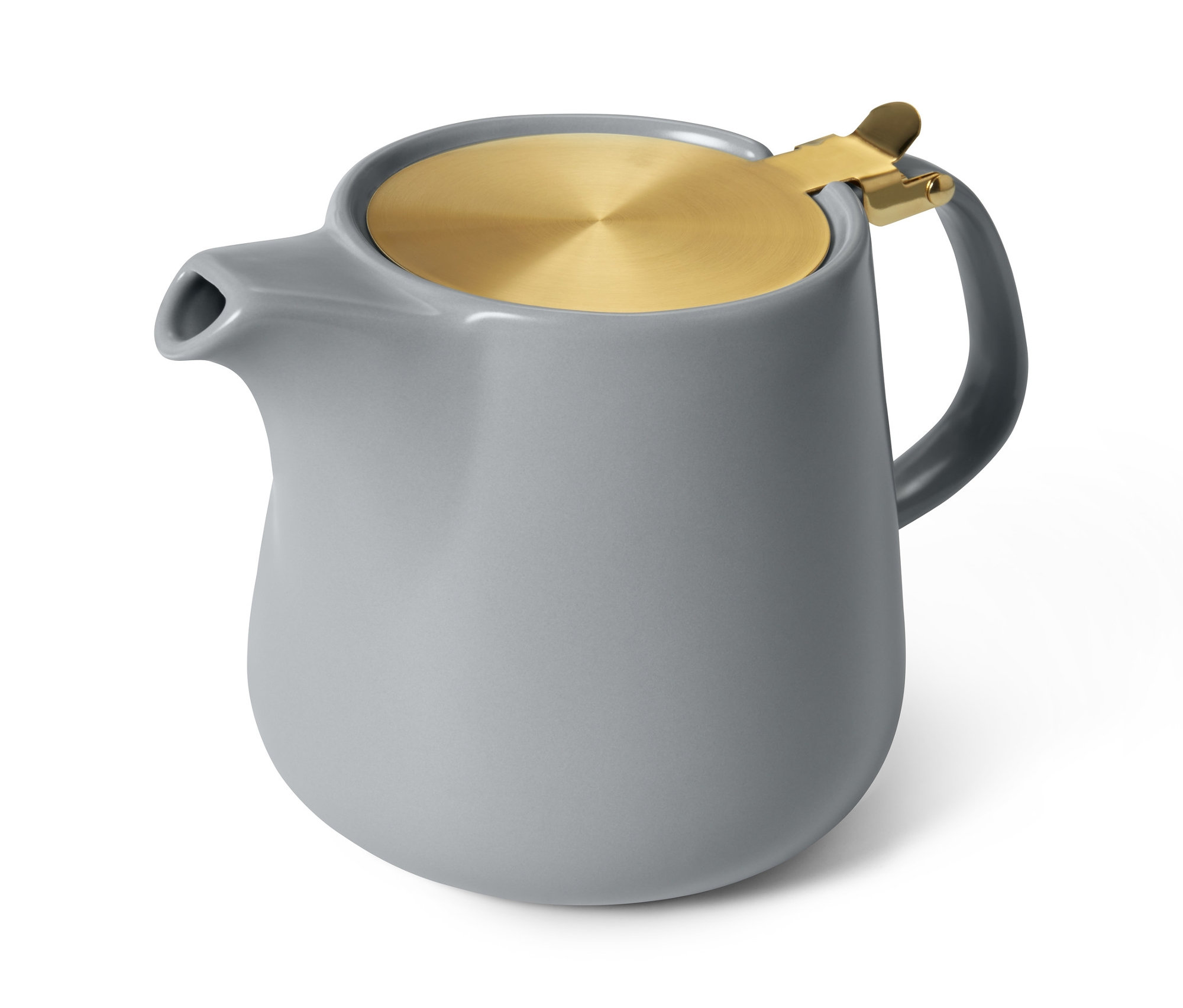 Szary dzbanek do herbaty z mosiężną pokrywką.