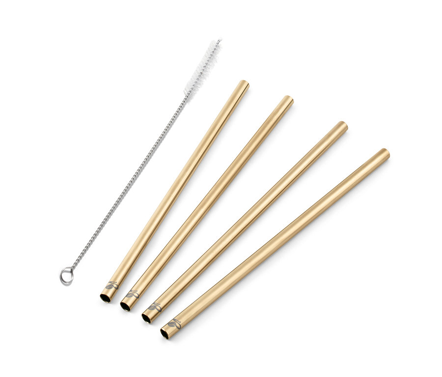 Cztery metalowe słomki w kolorze złotym i szczoteczka do czyszczenia.