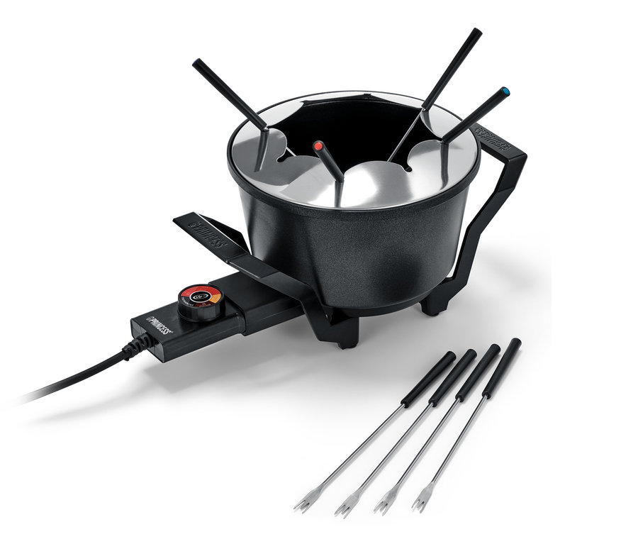 Czarny zestaw do fondue ze srebrnymi widelcami.