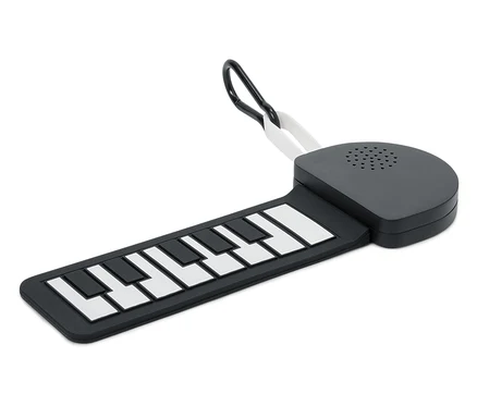 Czarny, zwijany keyboard z białymi klawiszami.