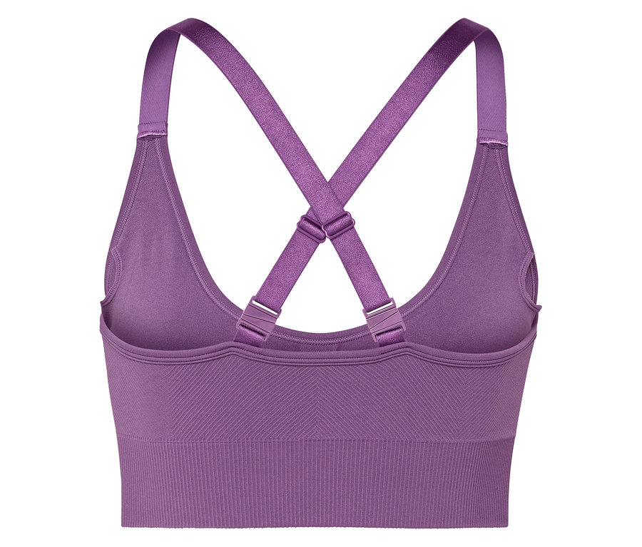 Szczegółowe ujęcie fioletowego biustonosza sportowego z skrzyżowanymi ramiączkami z tyłu.