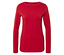 Czerwona bluzka z długim rękawem leży na białym tle.