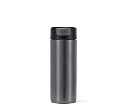 Szary kubek termiczny Kambukka o pojemności 500 ml.