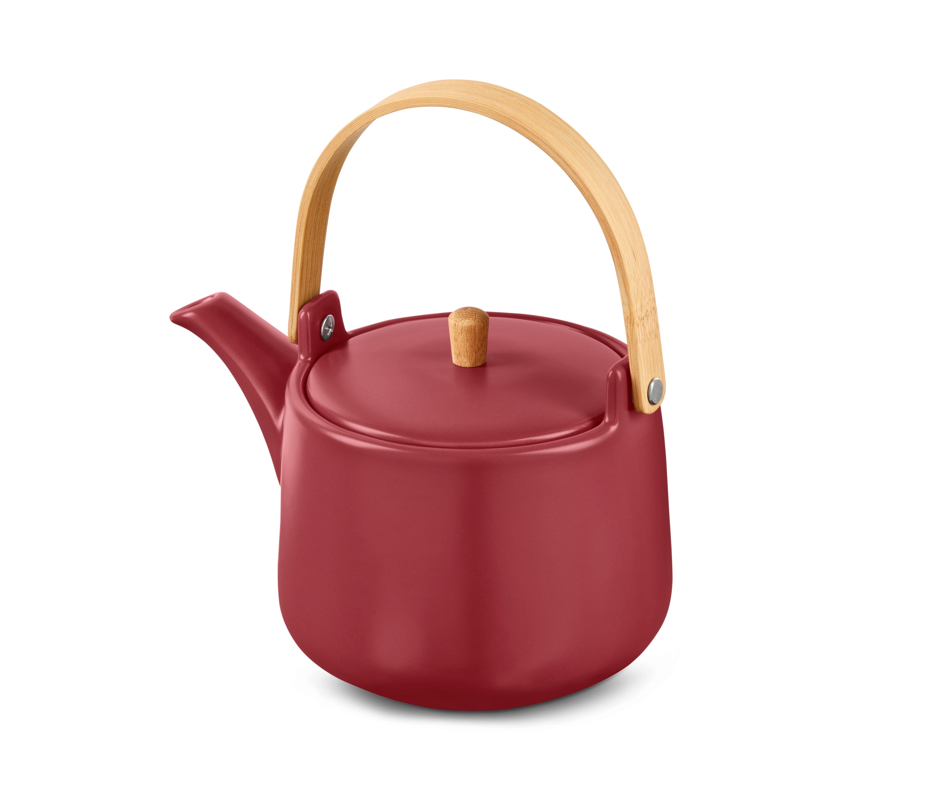Czerwony dzbanek do herbaty z drewnianą rączką.