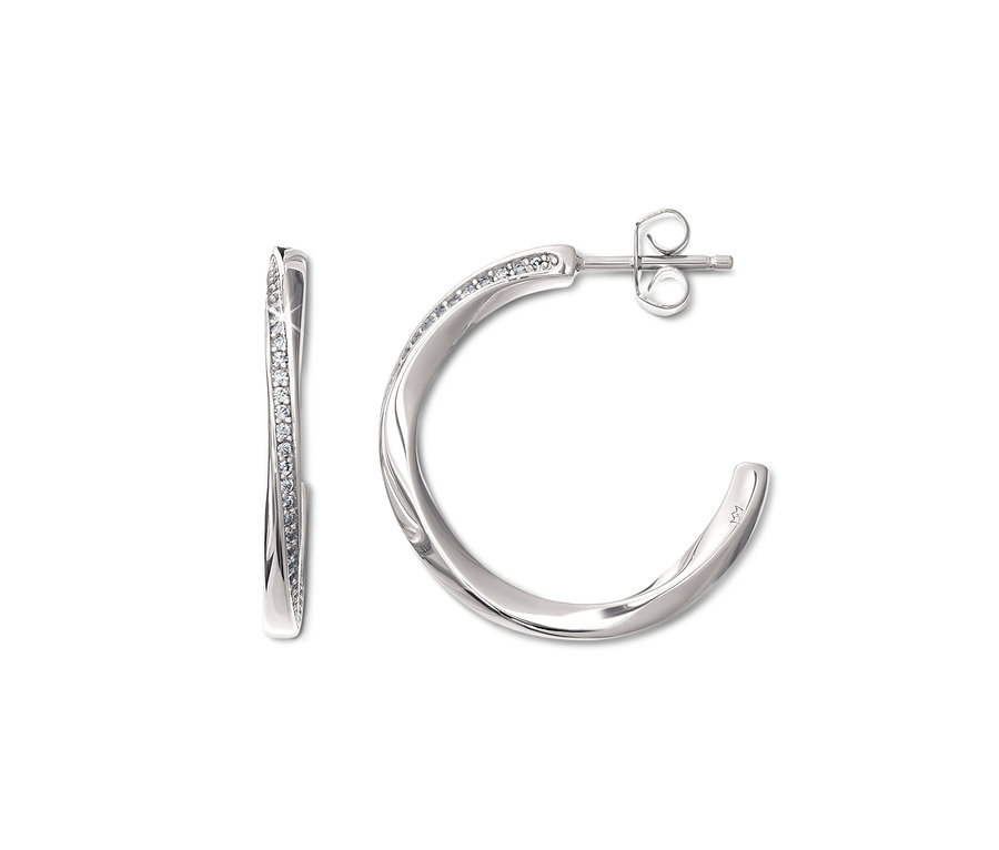 Dwa kolczyki koła z rodowanego srebra próby 925 z cyrkoniami leżą na białym tle.