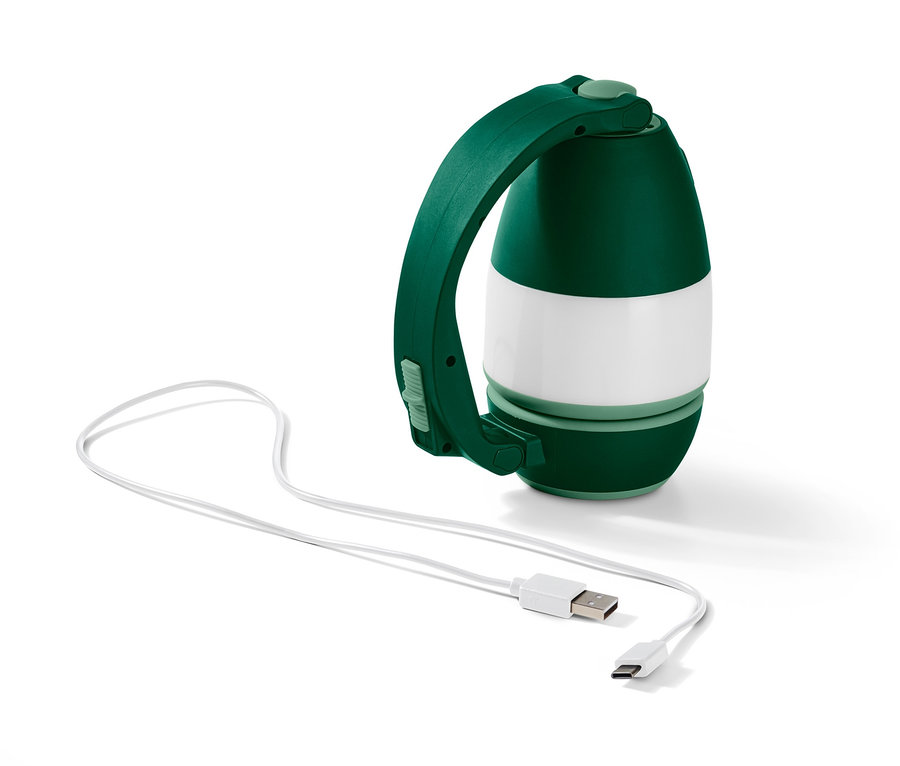 Wielofunkcyjna lampa kempingowa w kolorze zielonym z białym paskiem i kablem do ładowania.
