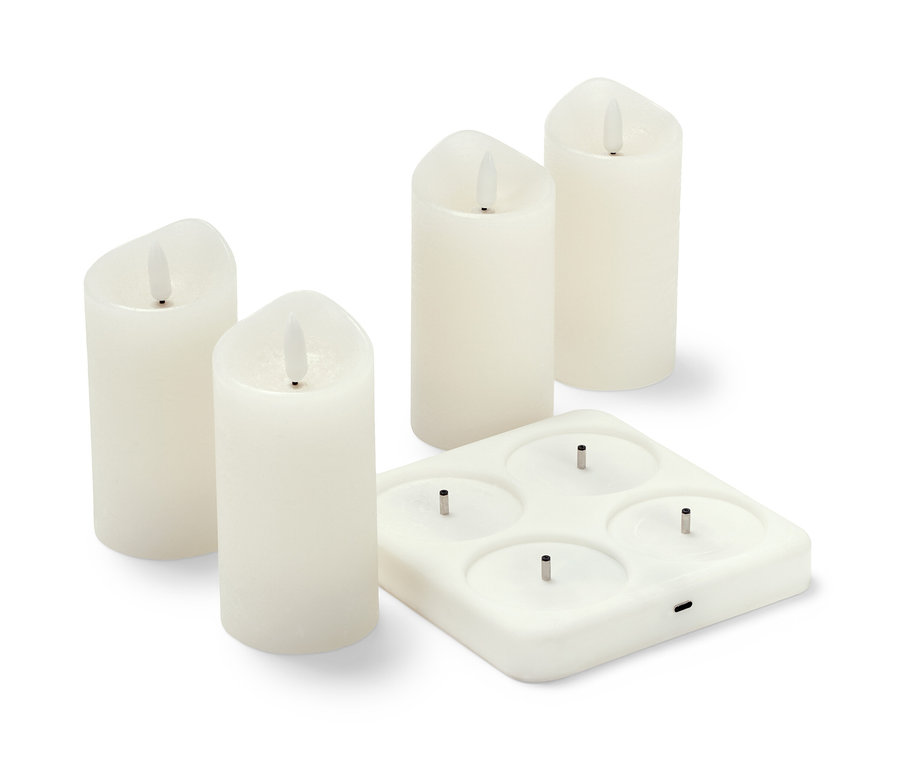 Cztery świece LED z prawdziwego wosku ze stacją ładującą.
