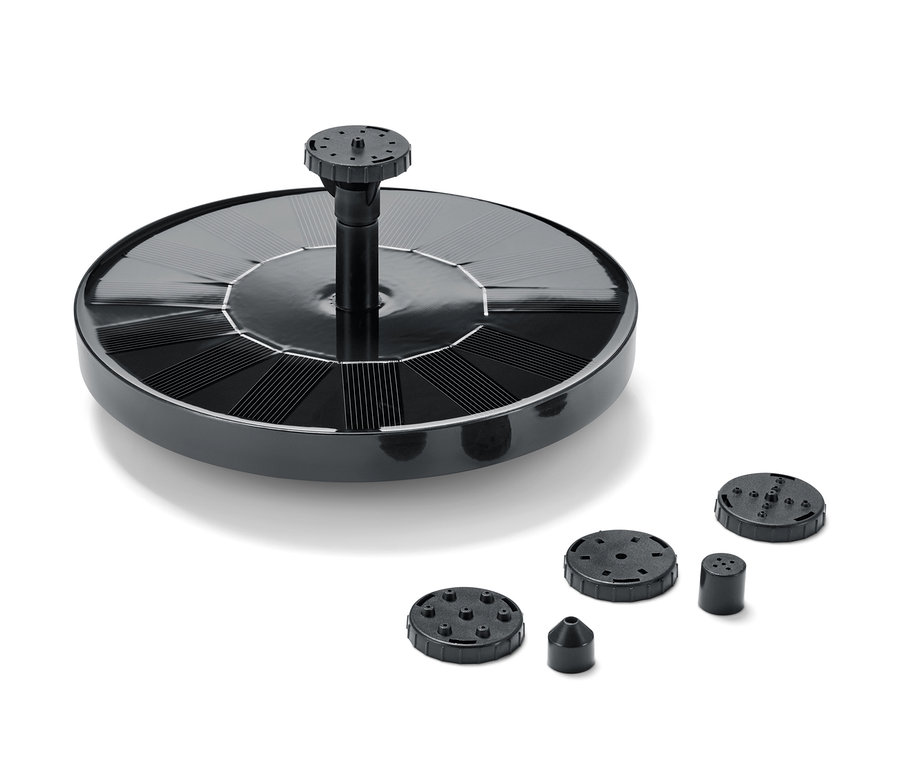 Czarna pływająca fontanna solarna i dysze.