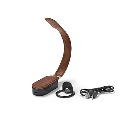 Czarna lampka do czytania z klipsem i brązowymi akcentami skórzanymi.