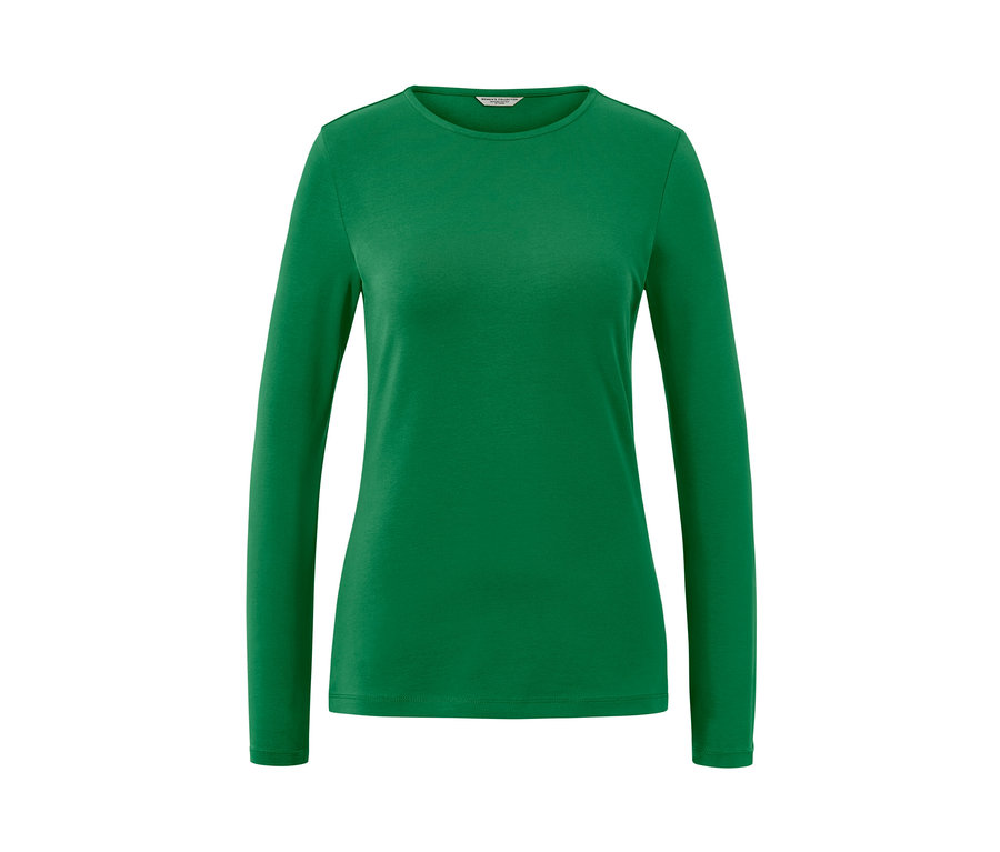 Zielona koszulka z długim rękawem.