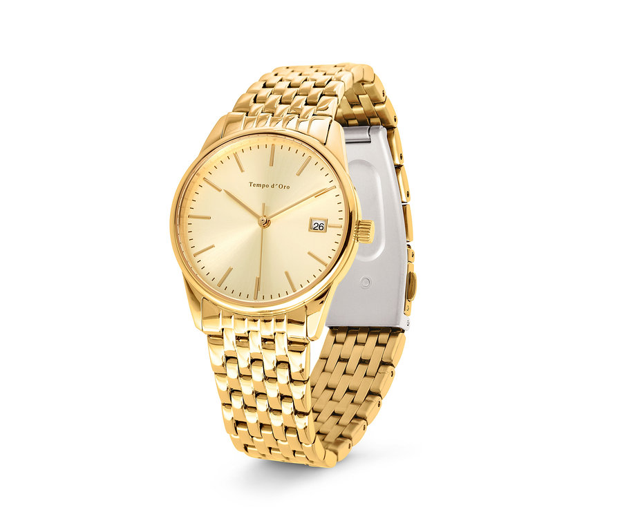 Złoty zegarek damski na zbliżeniu.