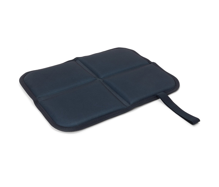 Składana poduszka do siedzenia z izolacją termiczną w kolorze granatowym.