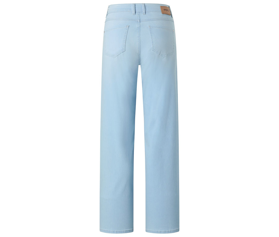 Jasne, szerokie dżinsy widziane od tyłu.