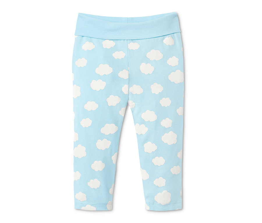 Jasnoniebieskie legginsy dziecięce z białymi chmurami.