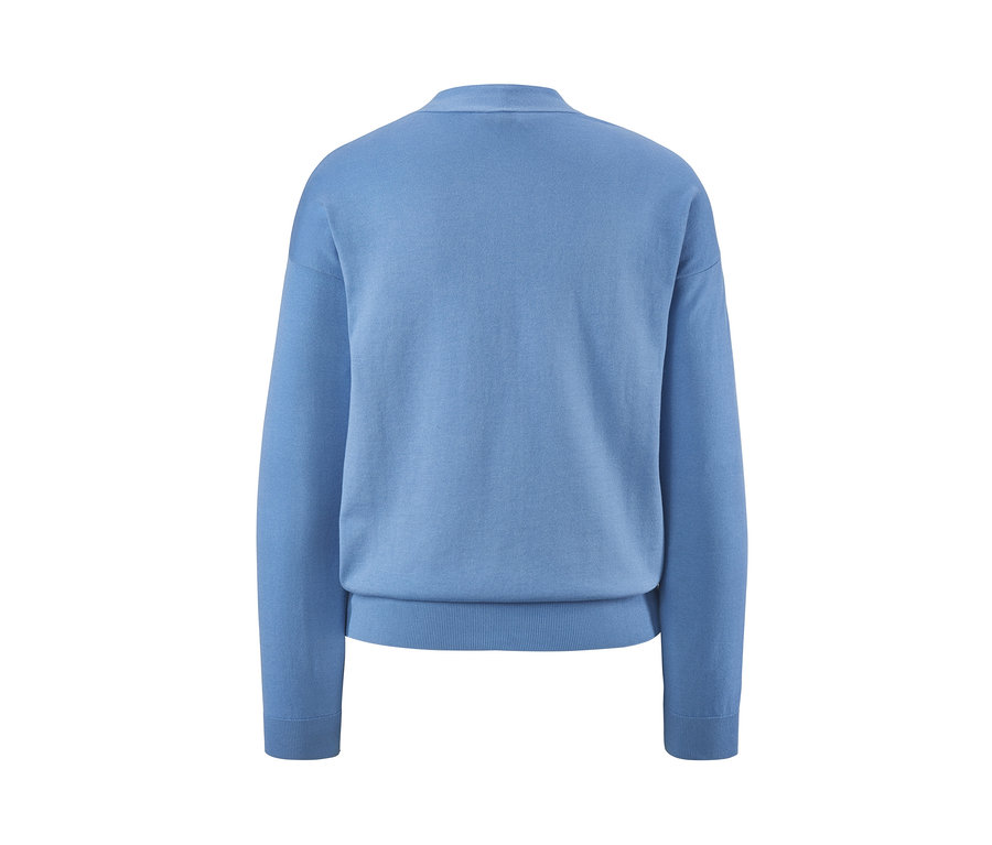 Błękitny kardigan z dekoltem w serek.