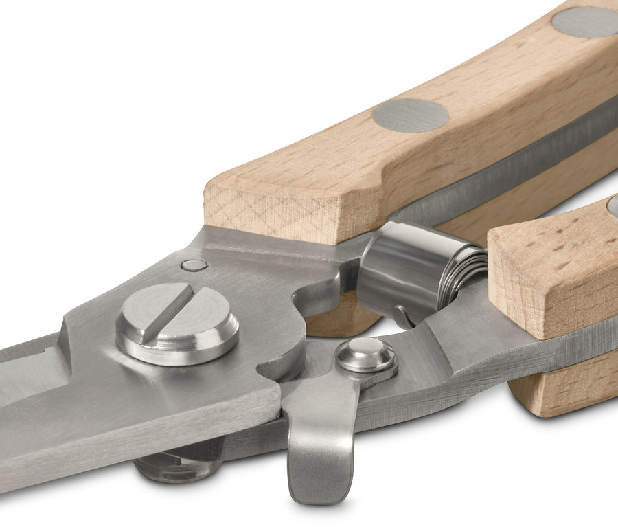 Szczegółowy widok nożyc ogrodowych.