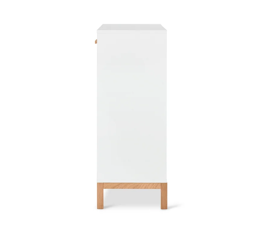 Biała szafka typu sideboard „Eklund” z dwoma szufladami i drzwiami przesuwnymi.