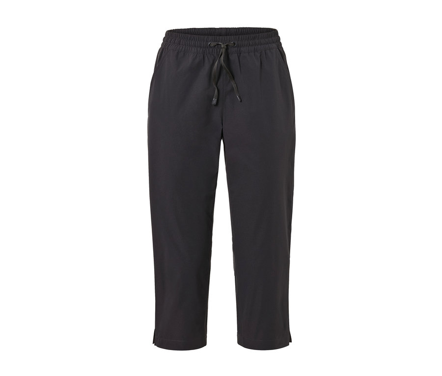 Czarne, funkcyjne spodnie softshell o długości 3/4.