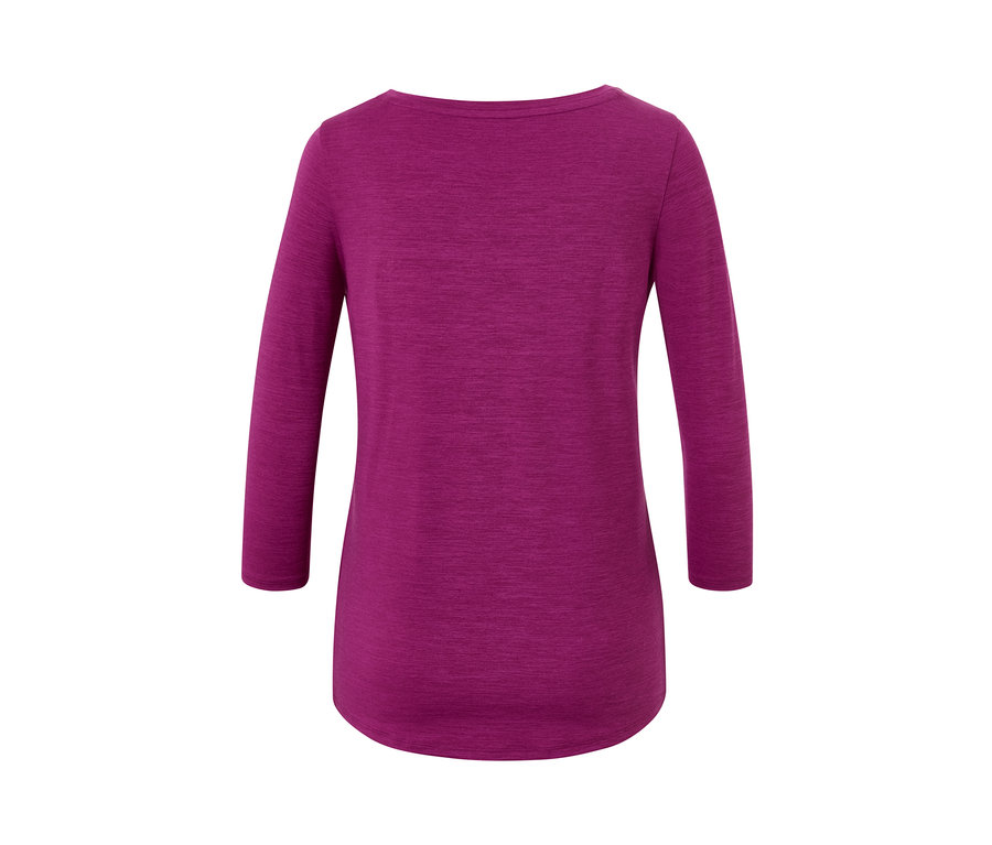 Zbliżenie na różową koszulkę funkcyjną z rękawem 3/4.