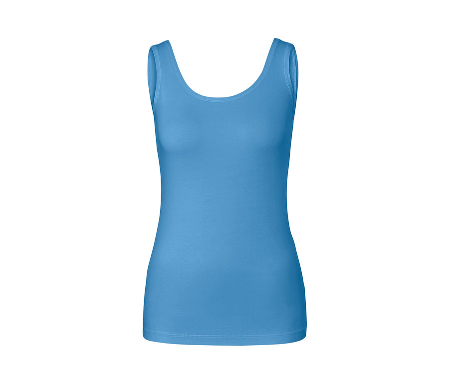 Niebieska podkoszulka.