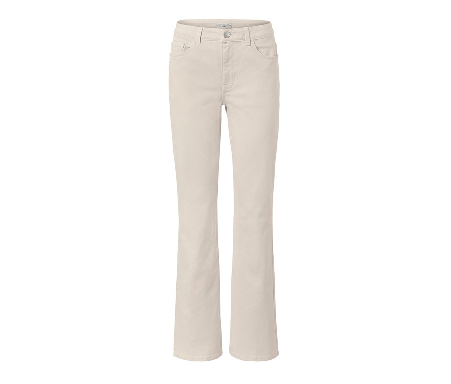 Kremowe spodnie dżinsowe dzwony – fason „Lou”.