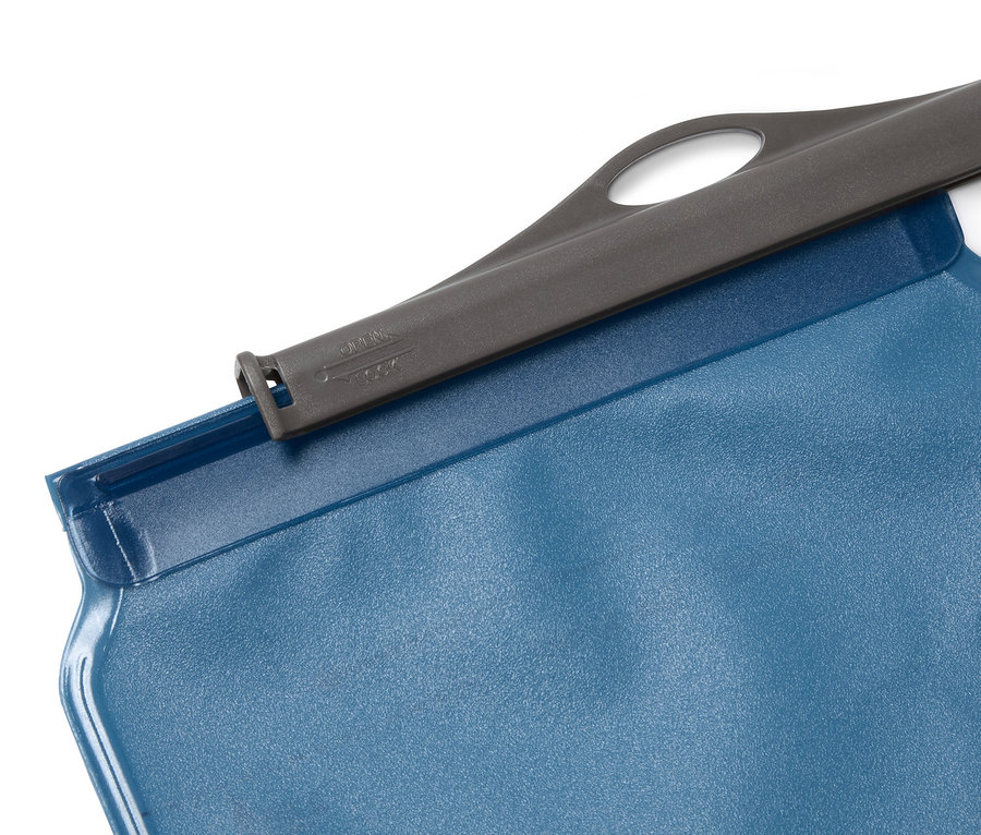 Zbliżenie na niebieski bukłak o pojemności 2 l z szarym zamknięciem.