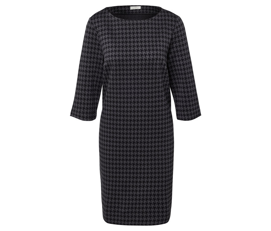 Sukienka z rękawami trzy czwarte w pepitkę.