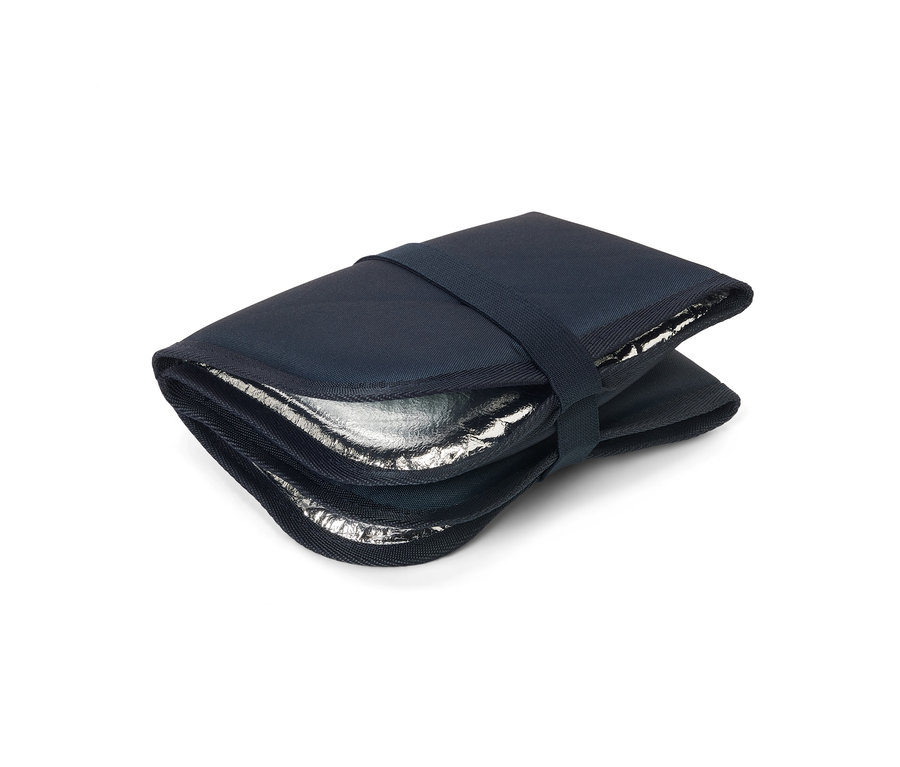 Składana poduszka do siedzenia z izolacją termiczną w kolorze granatowym ze srebrną warstwą wewnętrzną.