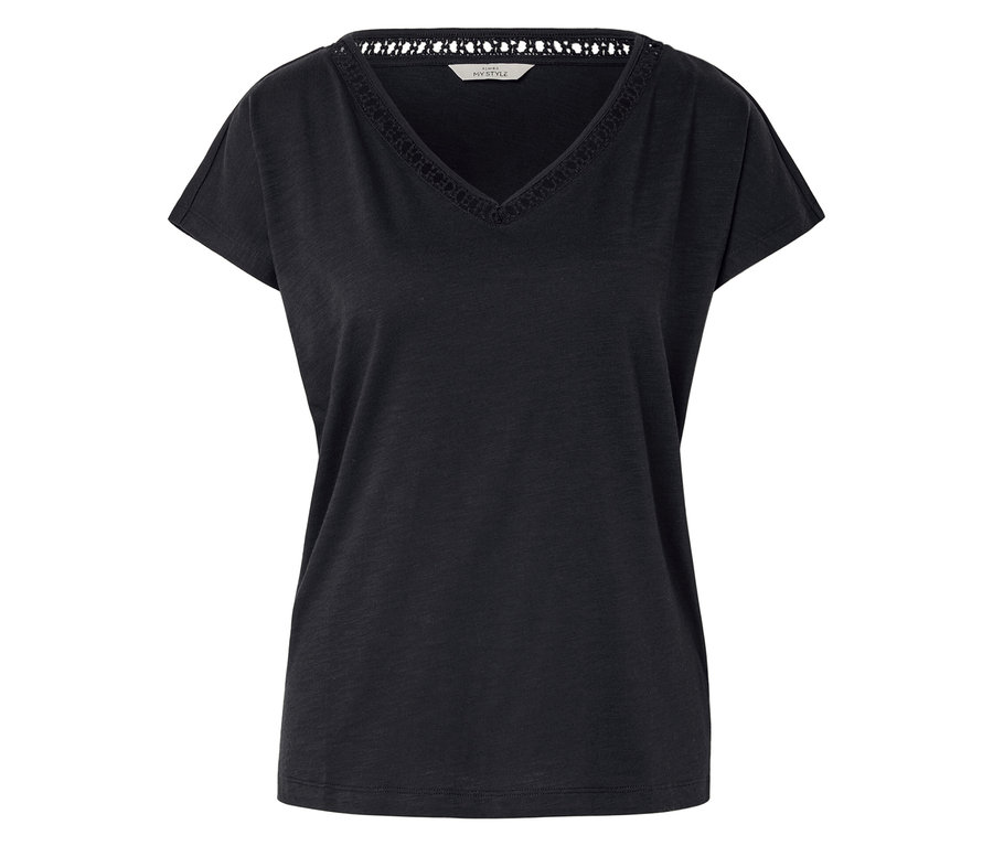 Czarny T-shirt z dekoltem w serek i koronkowym wykończeniem.