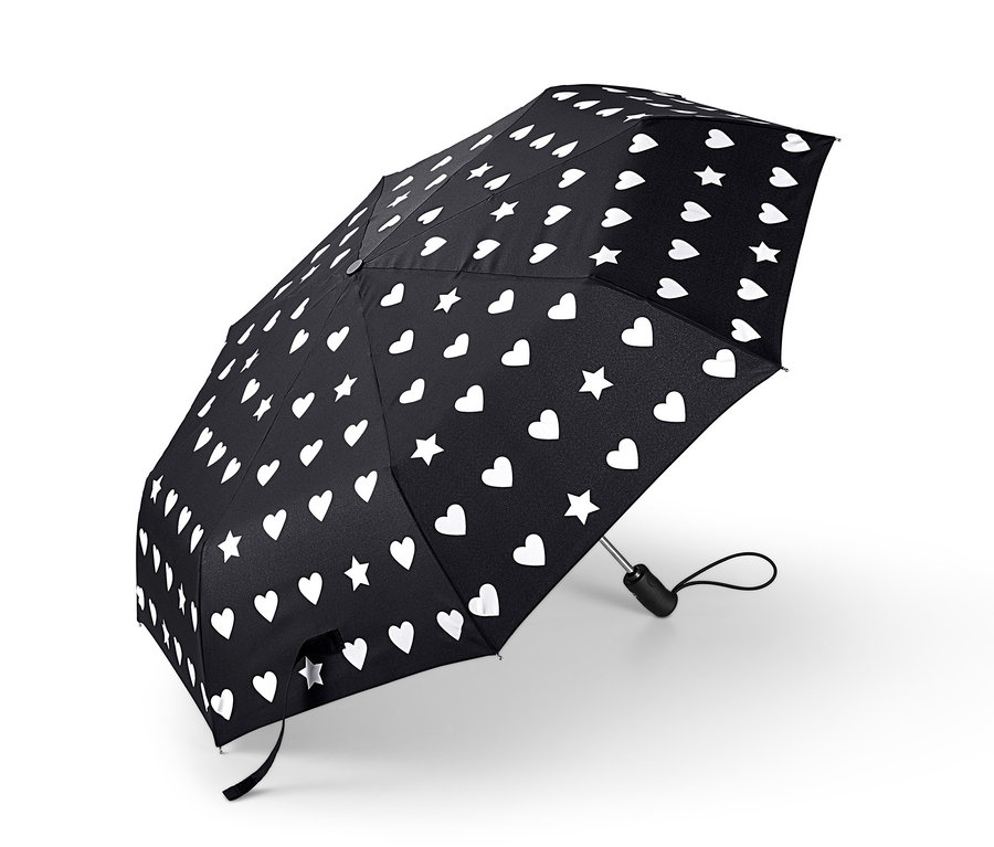 Czarny parasol w białe serca i gwiazdy.
