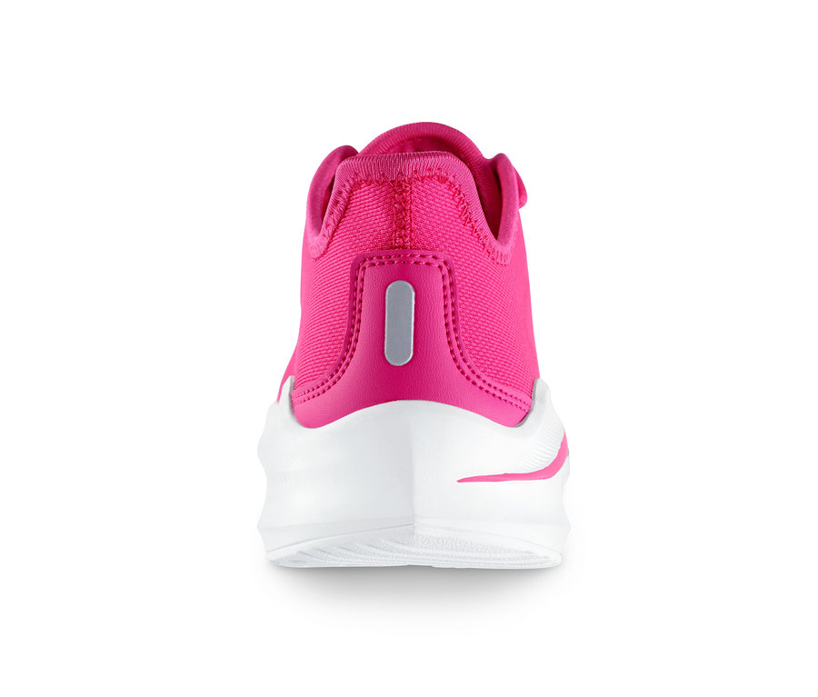 Szczegółowy widok z tyłu buta typu sneakers z różową tekstylną cholewką i białą podeszwą.