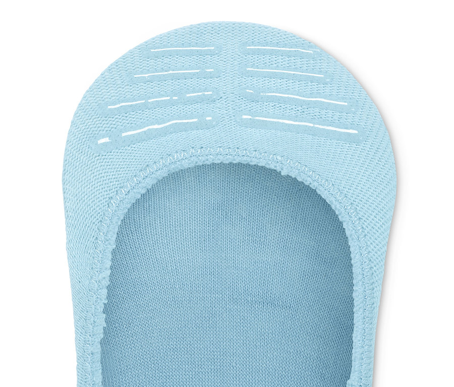 Zbliżenie na jasno niebieskie stopki do butów typu sneakers, 2 pary.