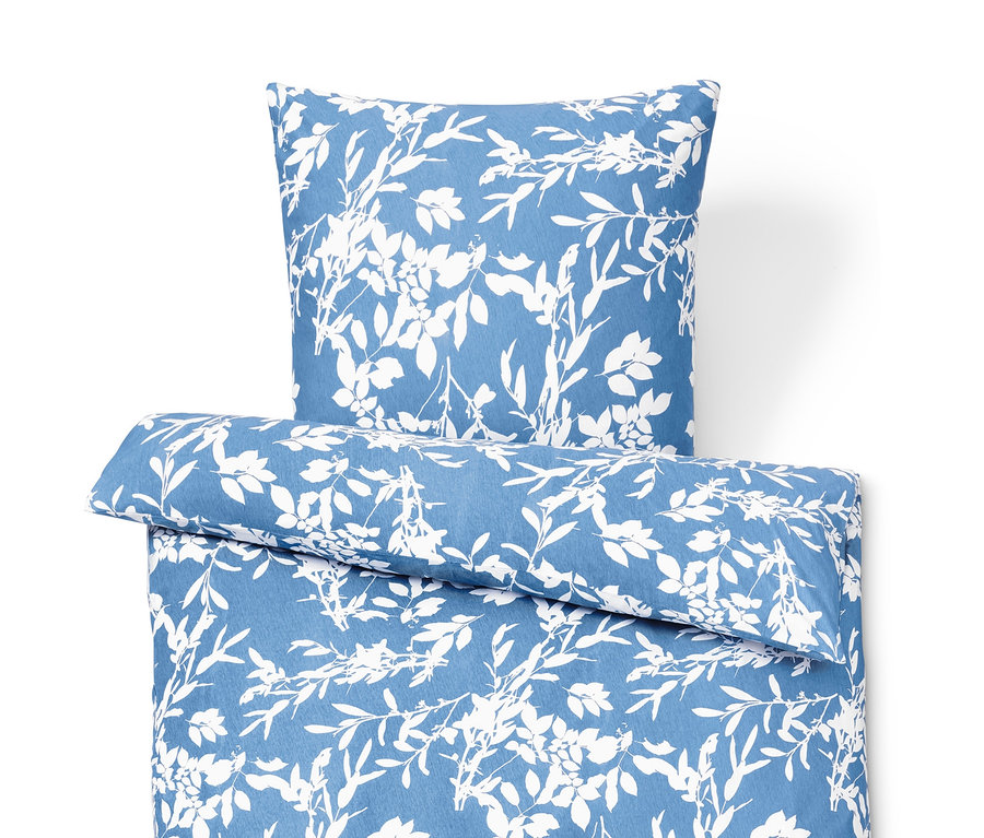 Jasnoniebieska pościel z dżerseju we wzór z białych liści i kwiatów, wielkość standardowa.