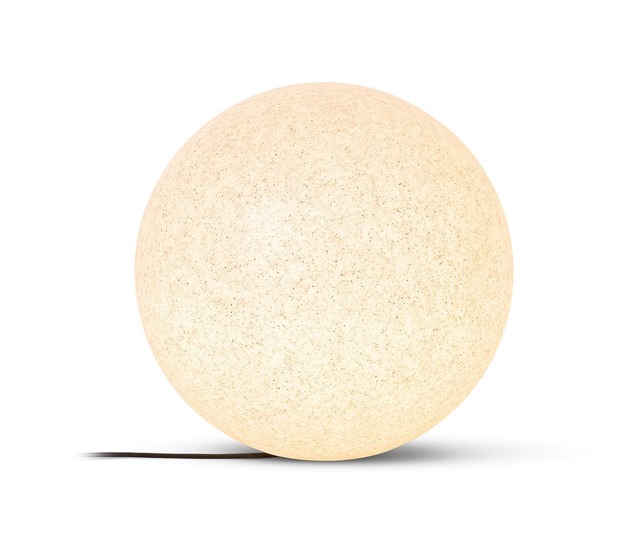 Świecąca kula zmieniająca kolory o średnicy około 45 cm.