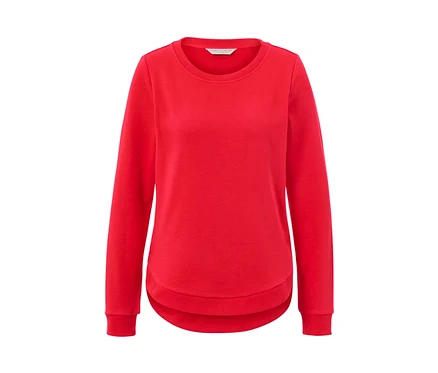 Czerwona bluza sportowa.