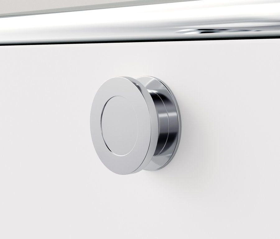 Detal białej metalowej komody „CN3” z okrągłym, srebrnym uchwytem.