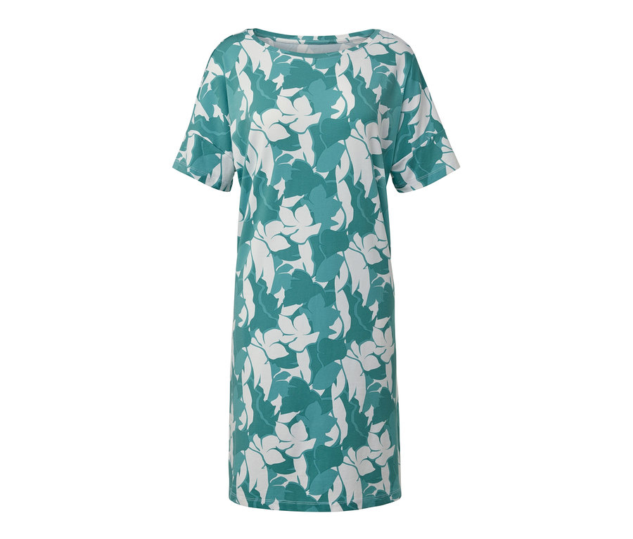 Zbliżenie na koszulę nocną z krótkimi rękawami w kwiatowy wzór.