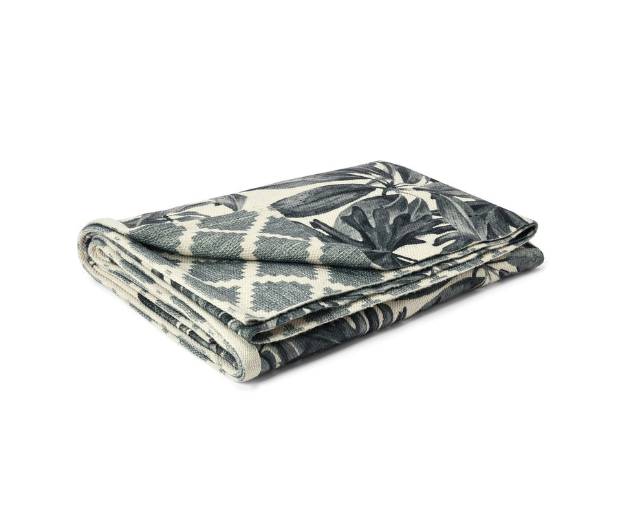 Złożony dwustronny dywan do użytku na zewnątrz, ok. 250 x 180 cm, ze wzorem roślinnym i geometrycznym.