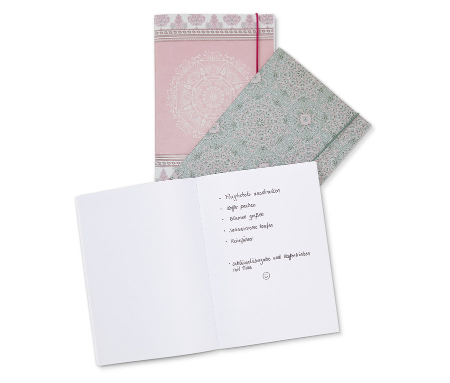 Widoczne są trzy notatniki z różnymi wzorami. Jeden z notatników jest otwarty i zawiera listę zadań do zrobienia.