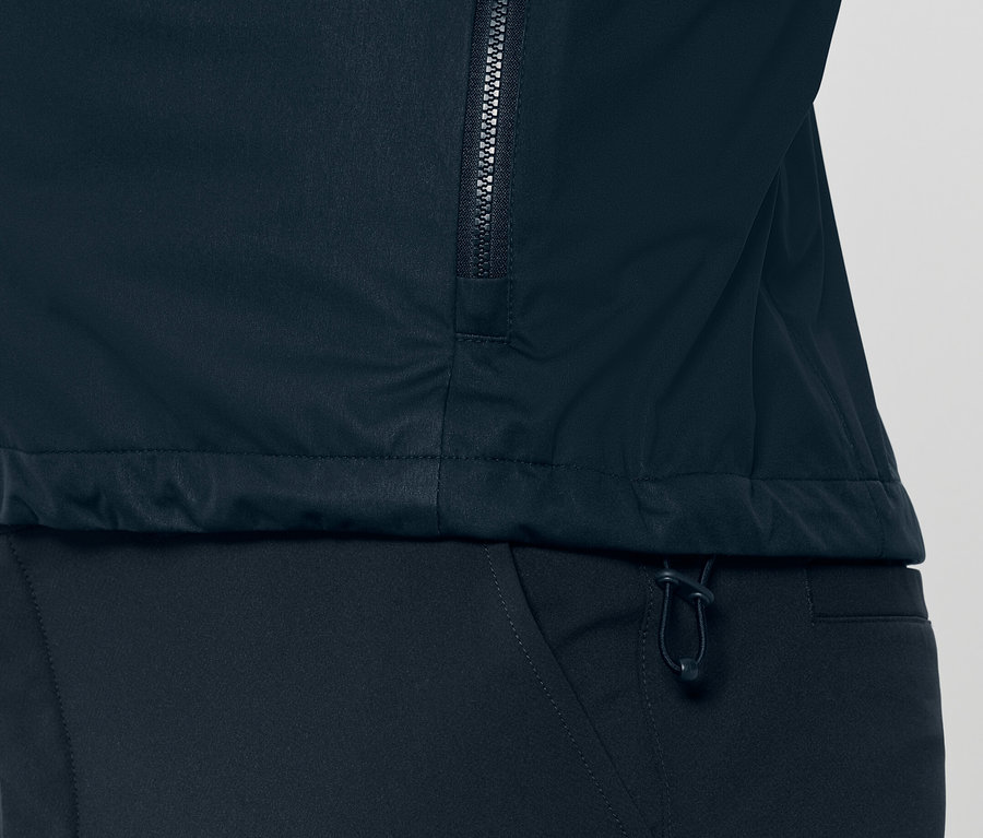 Szczegół kamizelki softshell i spodni.