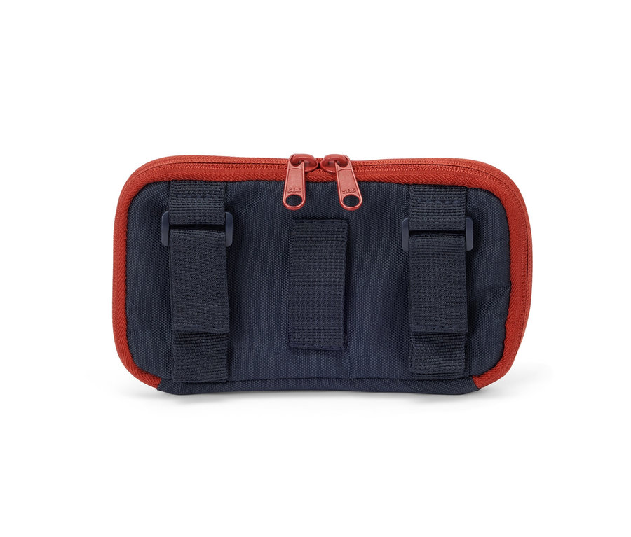 Szczegół wielofunkcyjnej torebki z okienkiem.