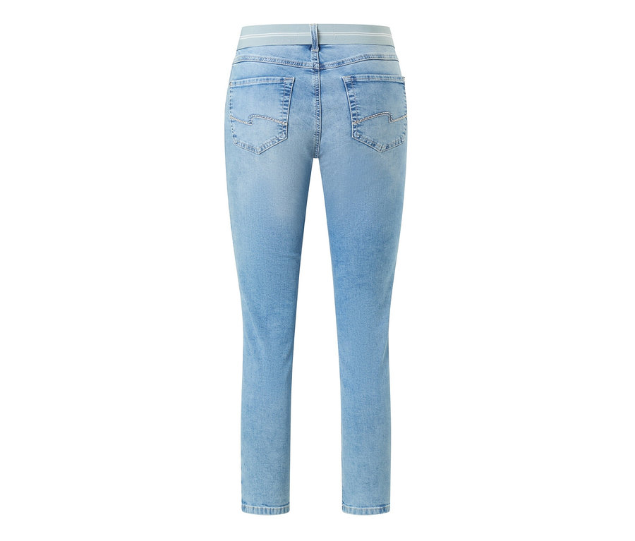 Szczegółowy widok z tyłu jasno-niebieskich dżinsów Angels „Ornella Sporty” Slim Fit 7/8.