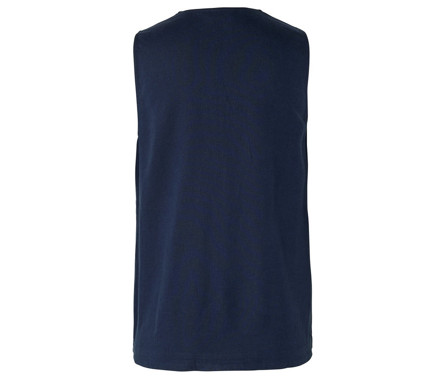 Zbliżenie na ciemnoniebieską koszulkę bez rękawów.