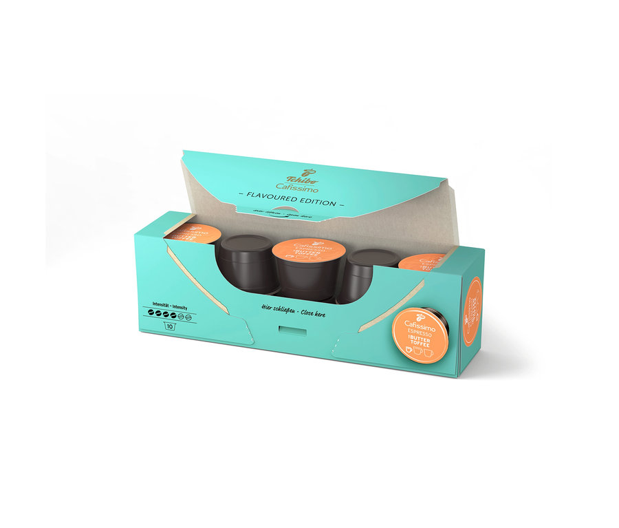 Otwarte, jasnoniebieskie opakowanie Cafissimo Flavoured Espresso - Buttertoffee z 10 kapsułkami, kapsułki są brązowe.