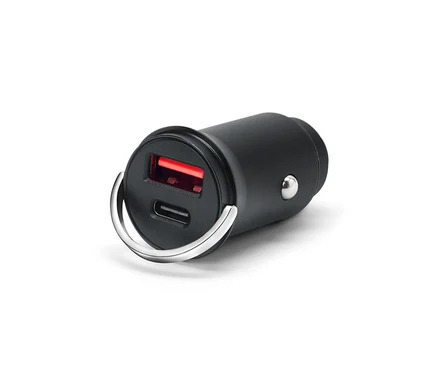 Czarna ładowarka USB z dwoma portami i srebrnym pierścieniem na białym tle.